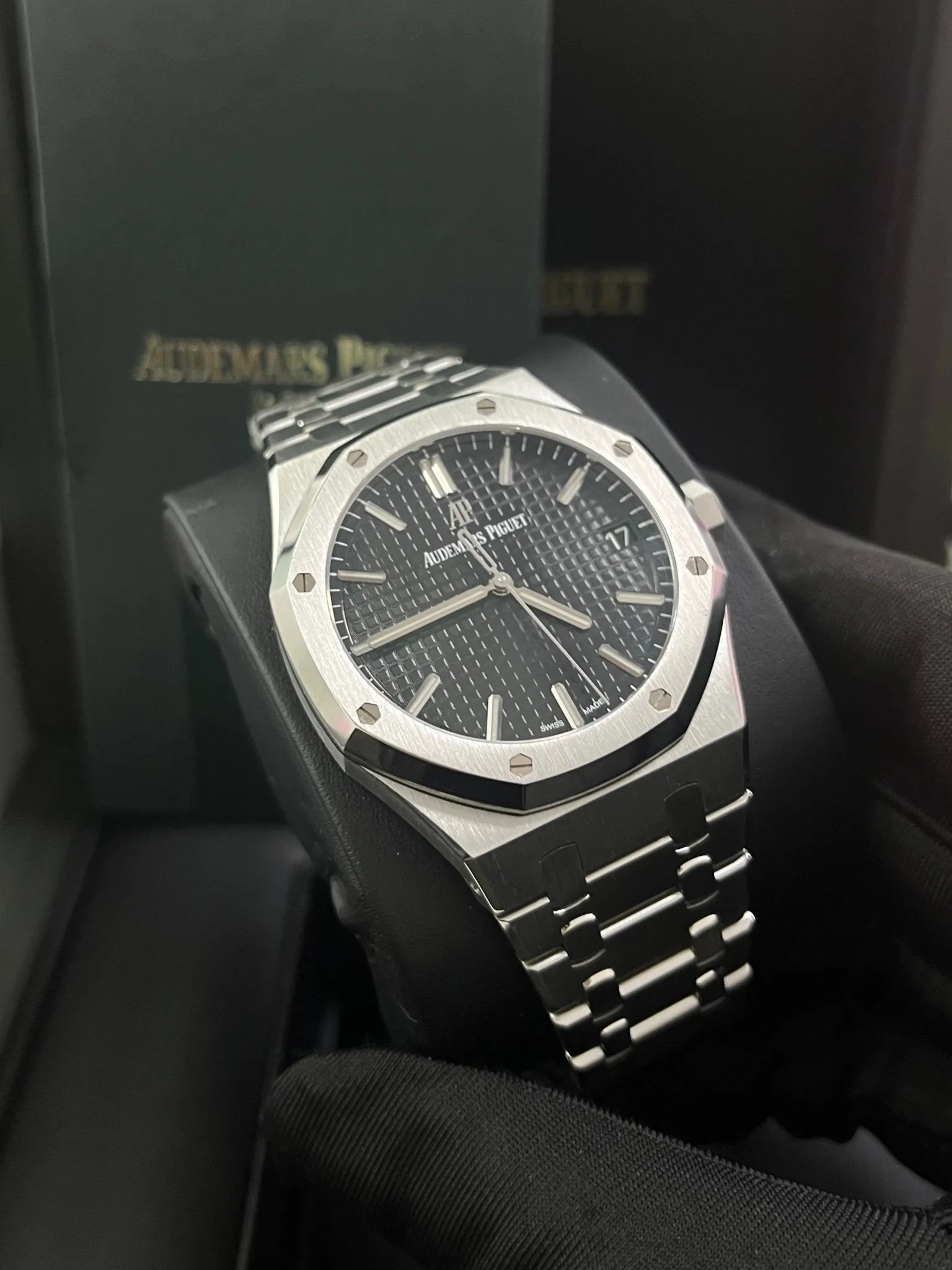 Audemars Piguet Royal Oak Selfwinding/ Stainless Steel/ Black Dial (Ref# 15500ST.OO.1220ST.03)