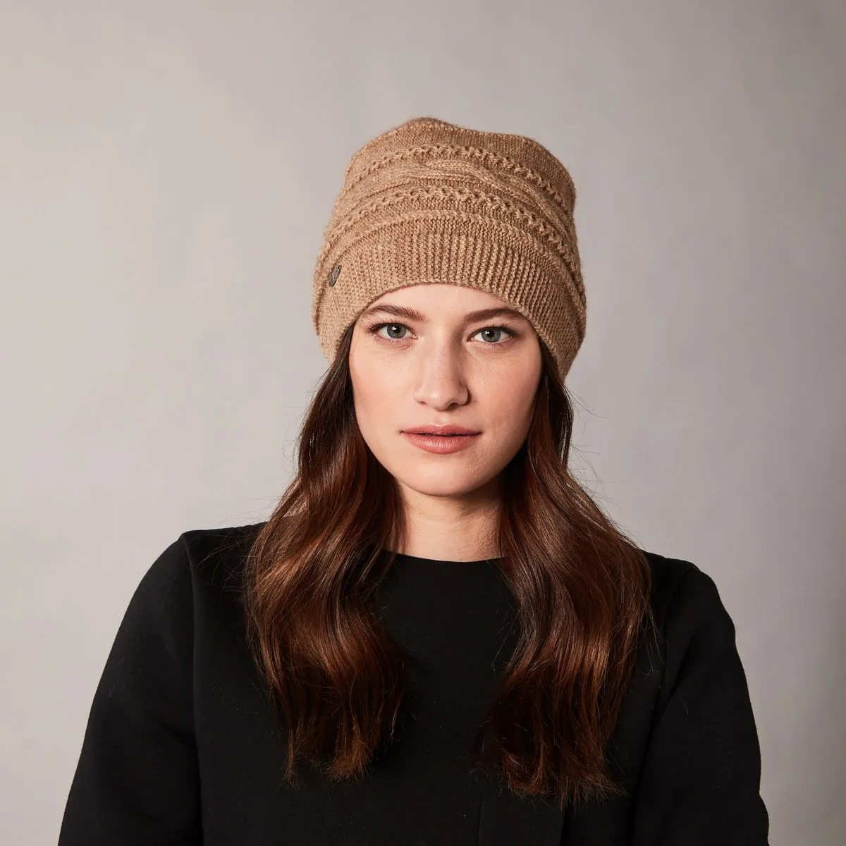 BELLIA - BEANIE WITH CHAIN PATTERN