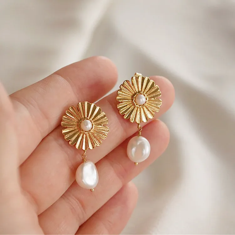 Daisy Pearl Drops