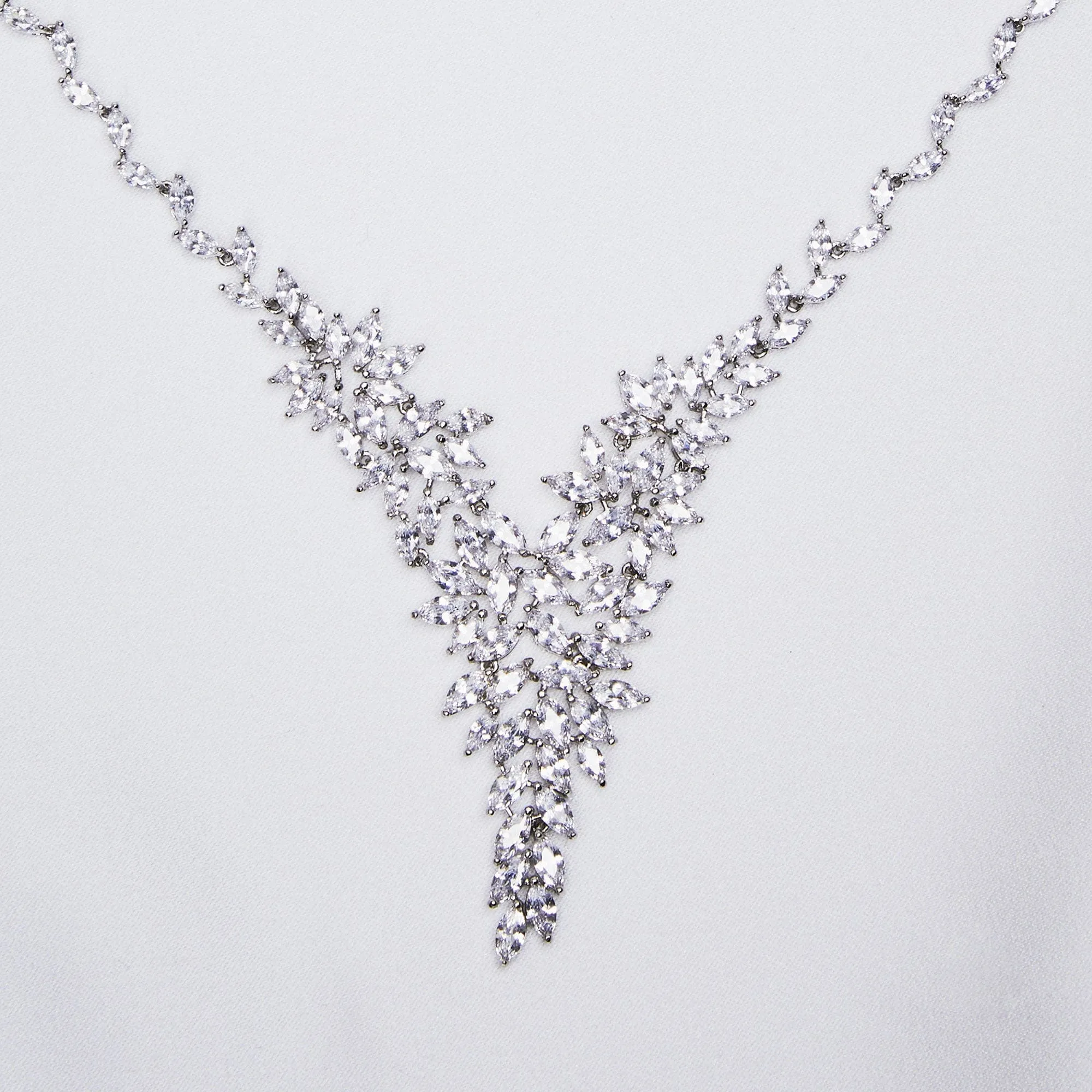 Starlett Crystal Necklace with FREE GIFT BOX